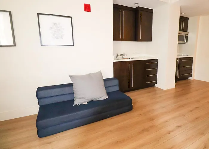 100 Collins avenue apartment
