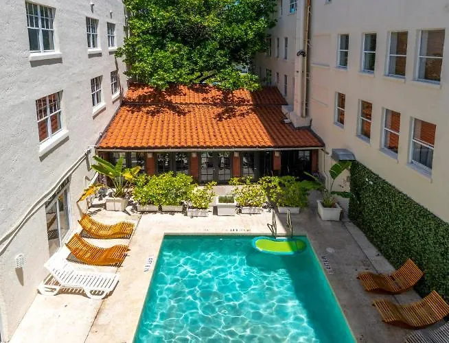 100 Collins avenue apartment